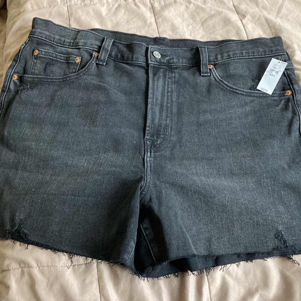 NWT- distressed black shorts